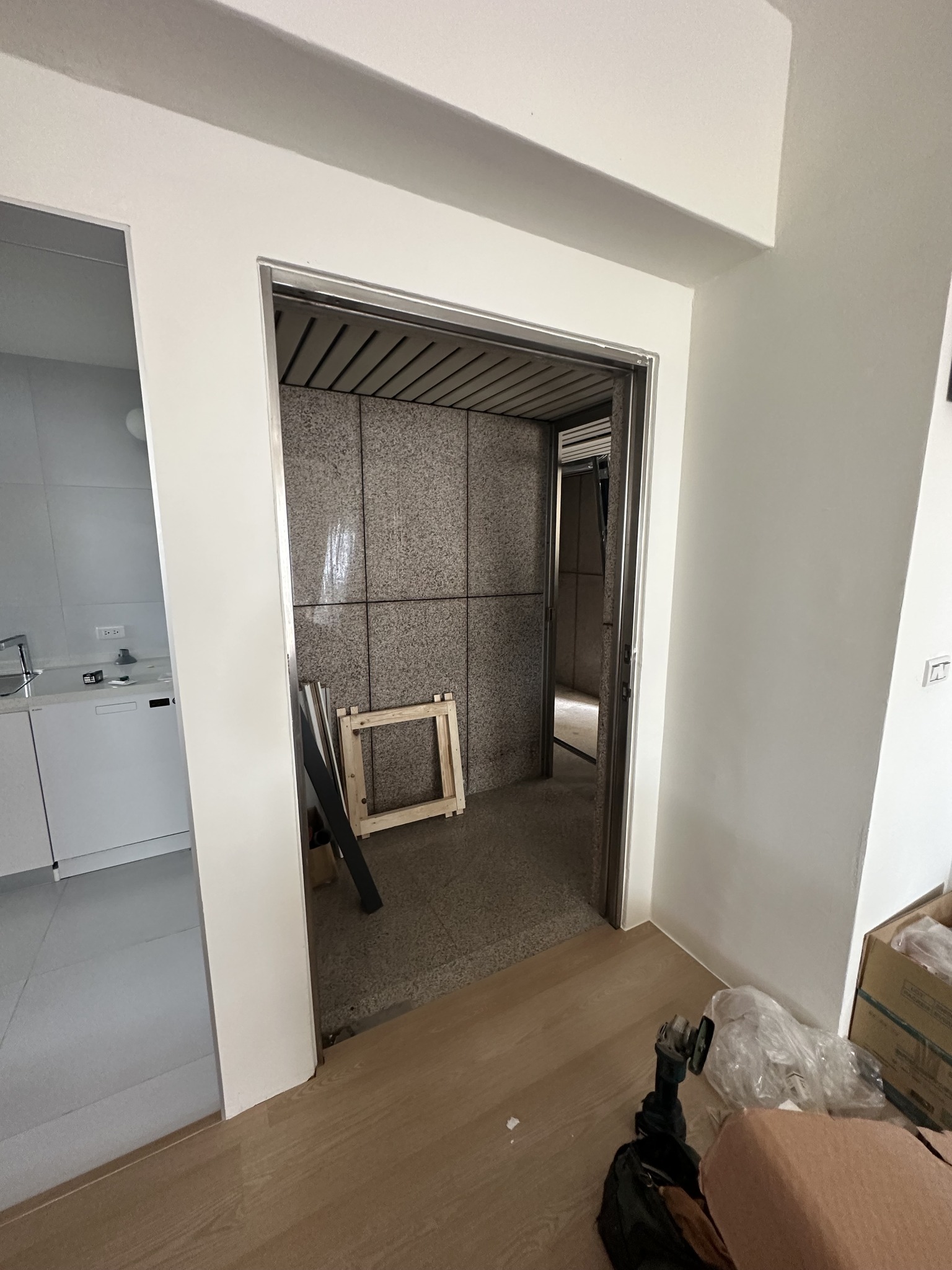 台中鍍鋅鋼板門安裝