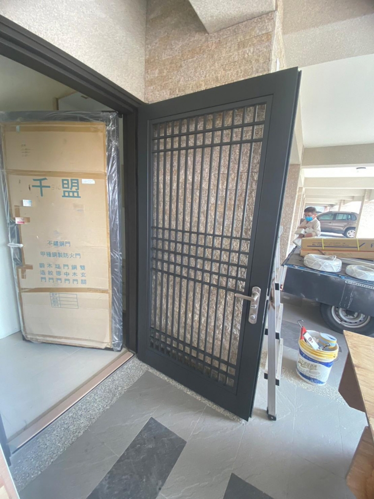 鍍鋅鋼板門/700型門