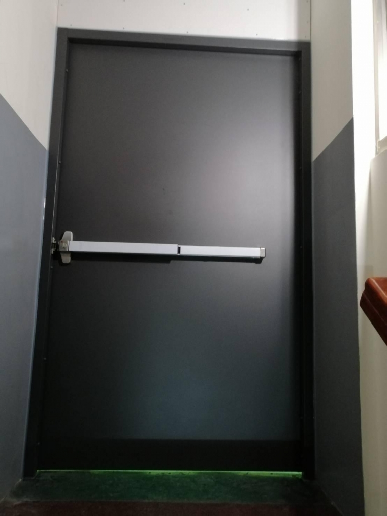 鍍鋅鋼板門/700型門